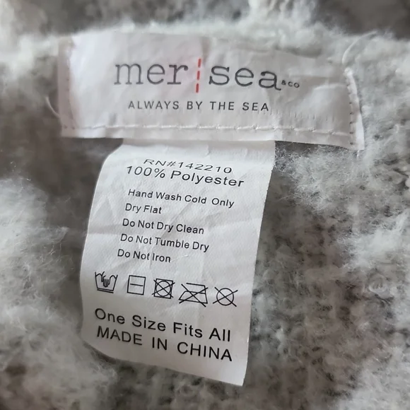 Anthropologie Mer Sea Chunky Knit Gradient Ombre Gray Blanket Scarf Shawl - Picture 4 of 9